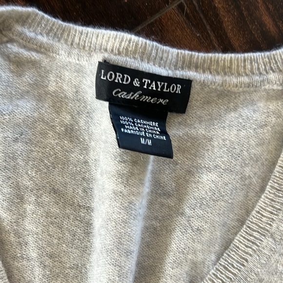 Lord & Taylor cashmere neutra v neck sweater, size M fitted or small - Picture 3 of 4